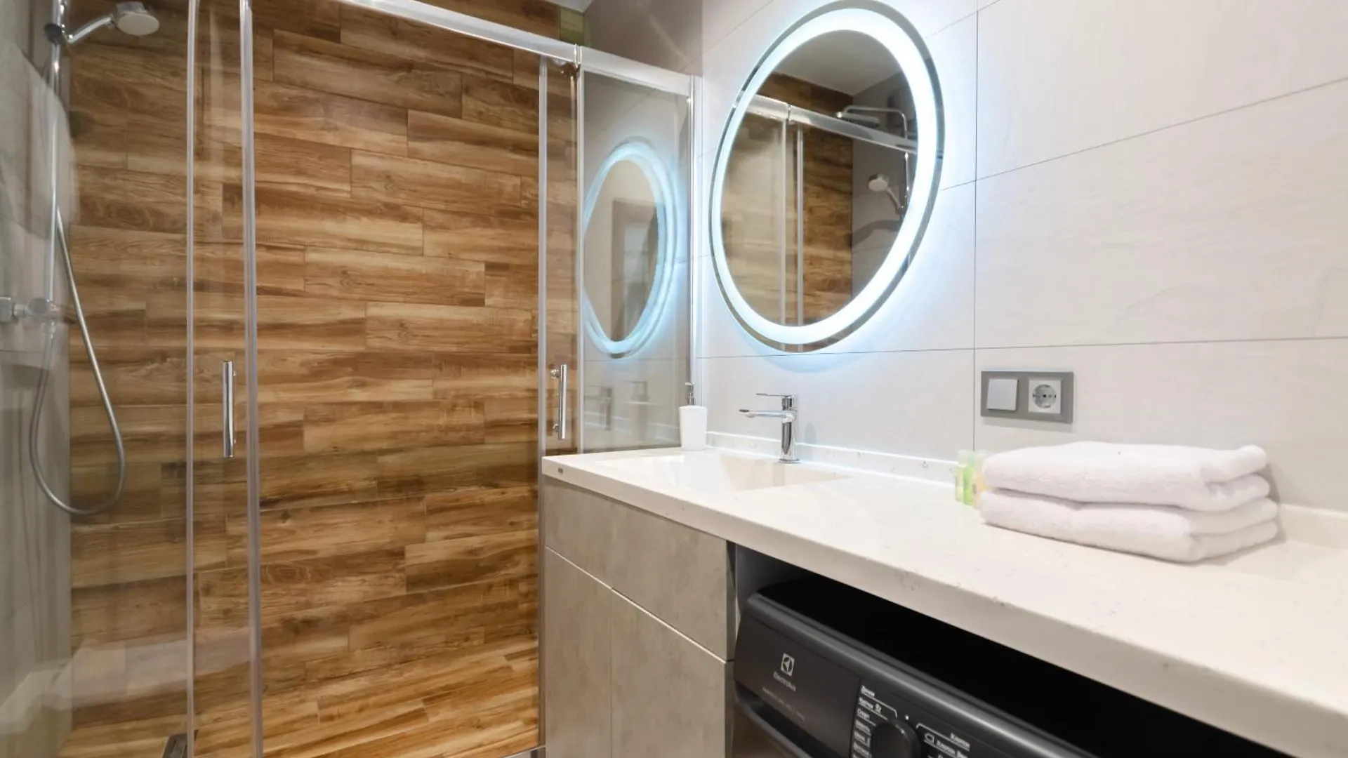 Petrovdom Apartments 6-52 In Rc New York Concept House, Antonovycha 74 Kiev Ucrania